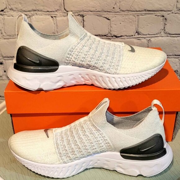 Brand New Women's Nike Phantom Run 2 - Picture 5 of 7